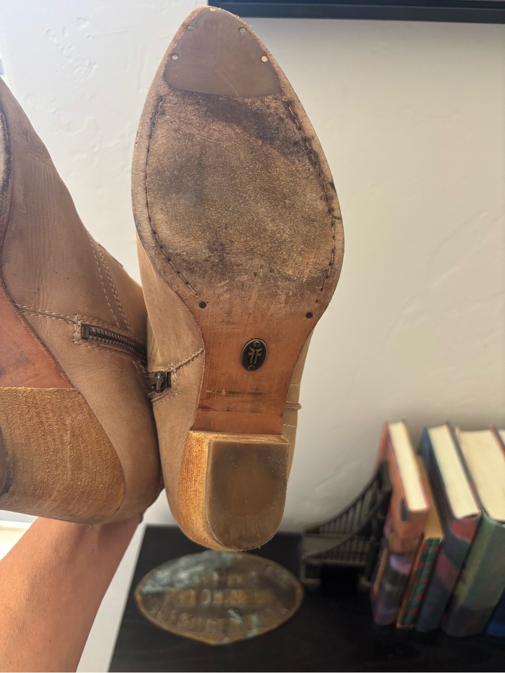 Frye Renee Seam Short Western Ankle Boot size 10M - Picture 9 of 9